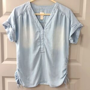 Women's bleached blue V neck short sleeve top by Chico size 0 (Xtra small)